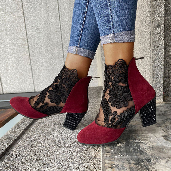 Noelle – Refined Lace Pointed Heels
