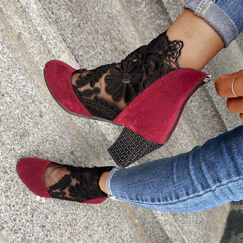 Noelle – Refined Lace Pointed Heels