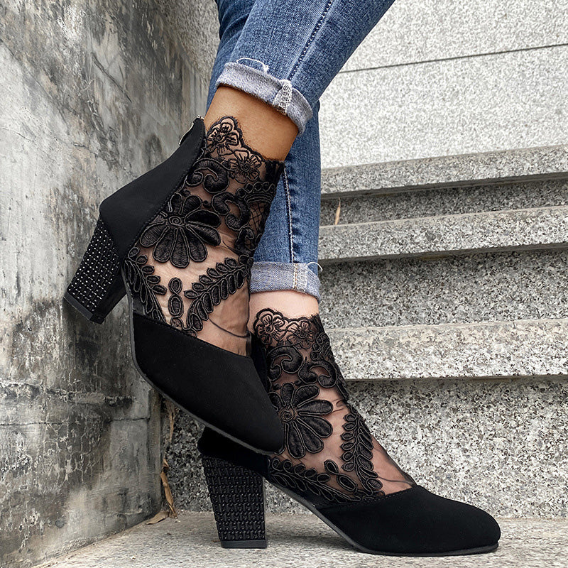 Noelle – Refined Lace Pointed Heels