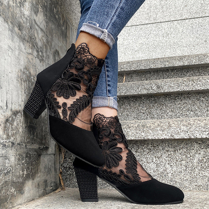 Noelle – Refined Lace Pointed Heels