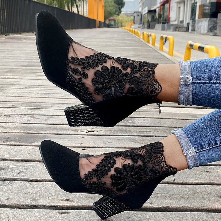 Noelle – Refined Lace Pointed Heels