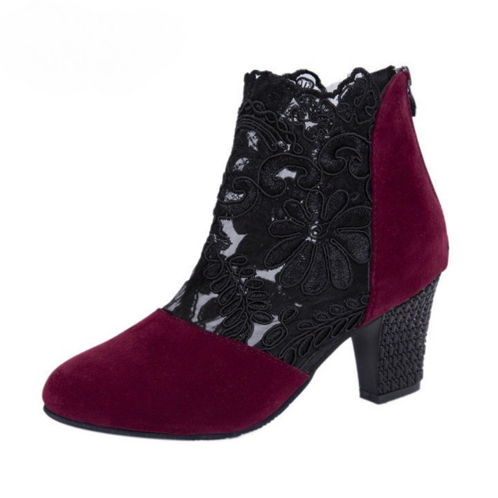 Noelle – Refined Lace Pointed Heels