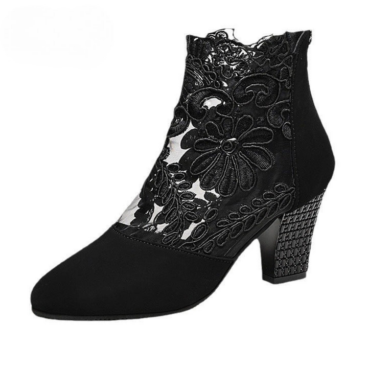 Noelle – Refined Lace Pointed Heels