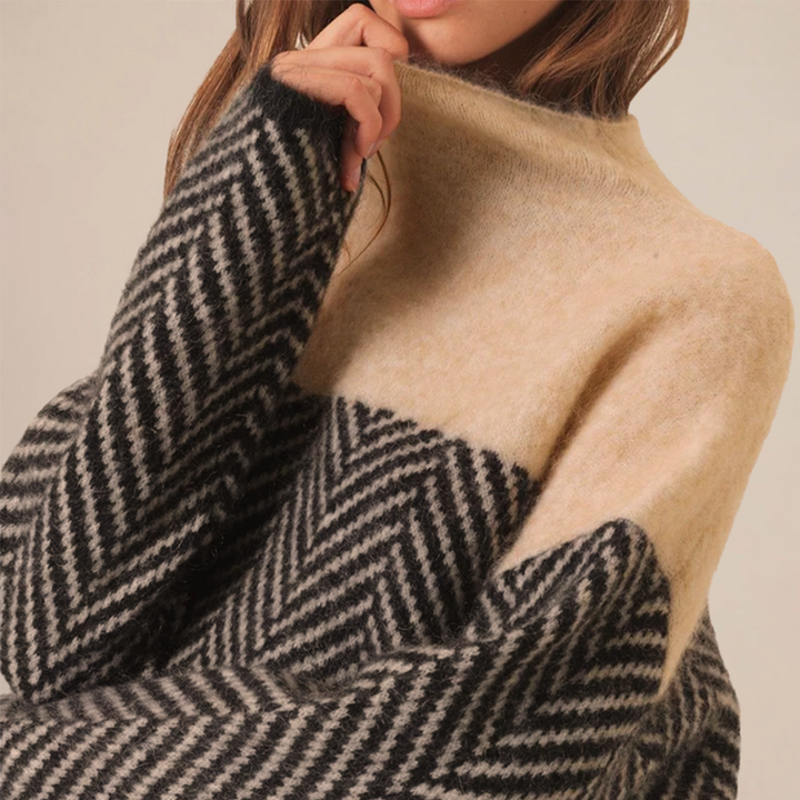Thalia – Luxury Cashmere Turtleneck
