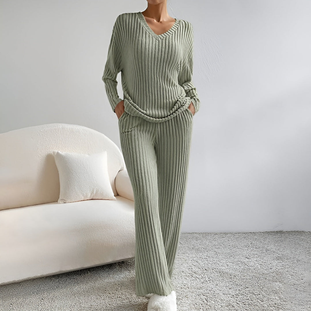 Aurelia – Ribbed V-Neck Sweater Set