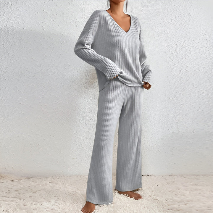 Aurelia – Ribbed V-Neck Sweater Set