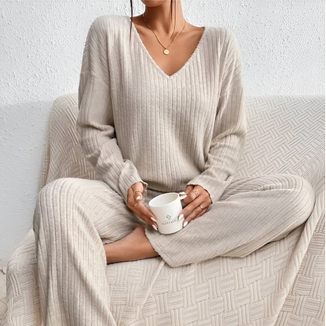 Aurelia – Ribbed V-Neck Sweater Set
