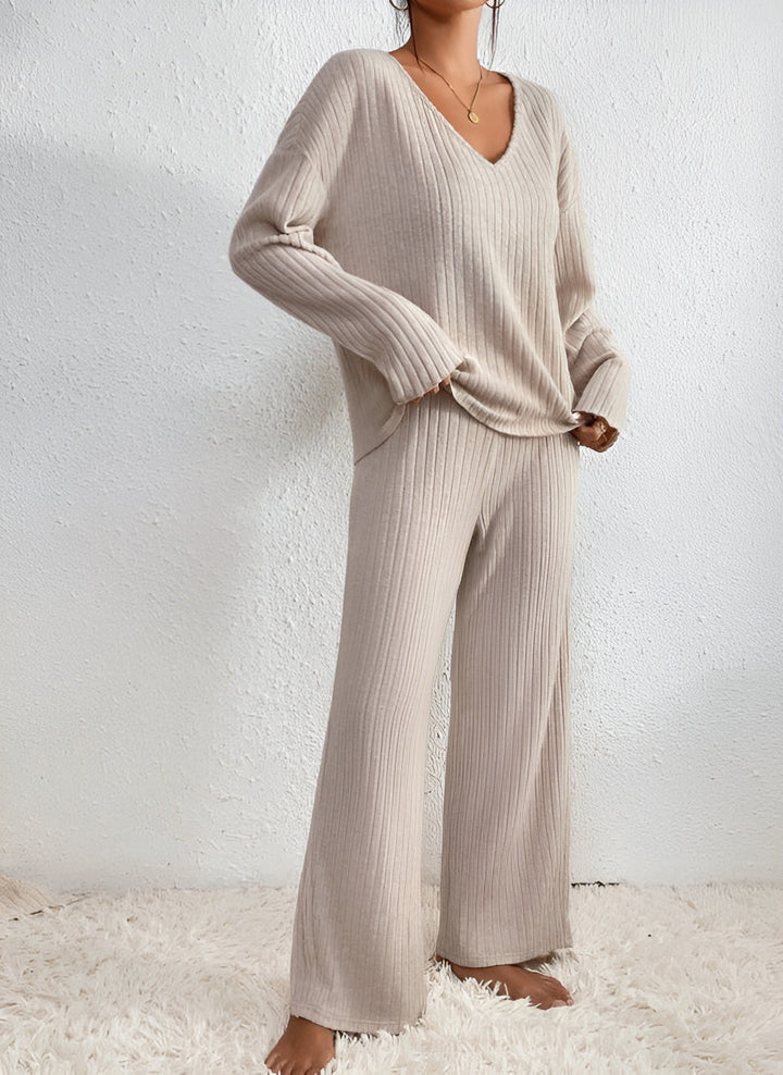 Aurelia – Ribbed V-Neck Sweater Set