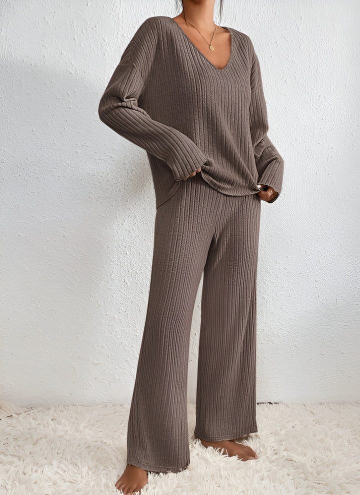 Aurelia – Ribbed V-Neck Sweater Set