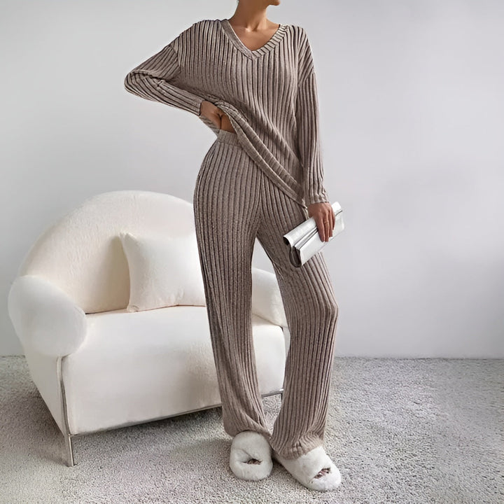 Aurelia – Ribbed V-Neck Sweater Set