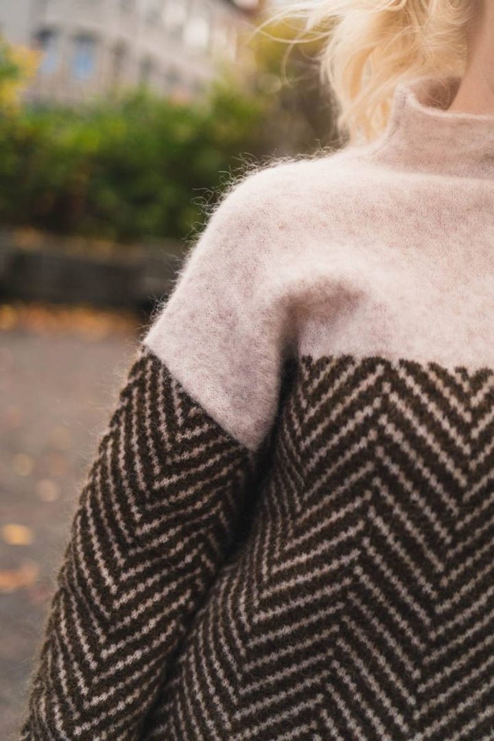 Thalia – Luxury Cashmere Turtleneck